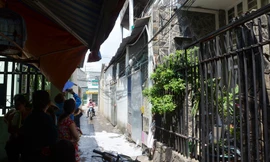 Khu dân cư náo loạn vì cháy phòng trọ.