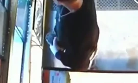 Thanh niên liều lĩnh trộm trăn quý rồi nhét vào trong quần