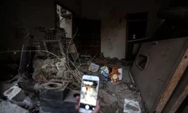 Nhiều thiếu niên tại Syria bất chấp những nguy hiểm, đi vào đống đổ nát để tìm và bắt Pokemon.