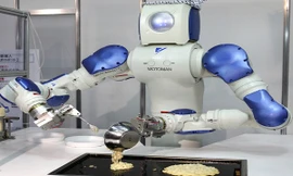 Đầu bếp robot ở nhà hàng Trung Quốc