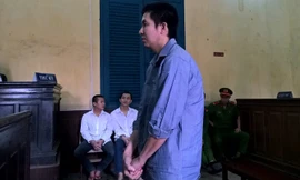 Tòa đã tuyên tù chung thân kẻ giết vợ bằng 14 nhát dao.