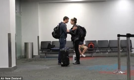 Gregg Franco gặp Libby Garrison tại phòng chờ sân bay Auckland 5 năm về trước, khi đó anh không ngờ rằng cô gái ấy sau này lại trở thành vị hôn thê của mình. Ảnh:Air New Zealand.