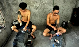 Cả làng mang vàng ra... đập