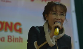 Nữ CEO VietJet hát tặng người nghèo