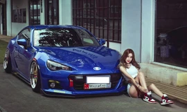 Mỹ nhân nóng bỏng so dáng bên xế độ Subazu BRZ