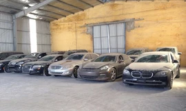 Bộ Tài chính khẳng định sung công quỹ những chiếc xe trong lô hàng tạm nhập từ Hong Kong định xuất sang Trung Quốc có hồ sơ không hợp lệ.