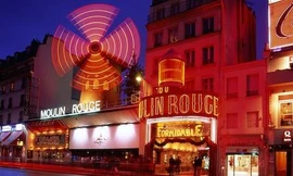 Moulin Rouge – Hộp đêm lâu đời nhất Paris đón khoảng 600.000 lượt du khách mỗi năm. Ảnh: Heraldsun.