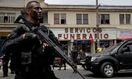 Cảnh sát ở Rio de Janeiro, Brazil. Ảnh: AP.