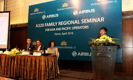 Các đại biểu tham gia hội thảo bàn về kỹ thuật của máy bay A320.