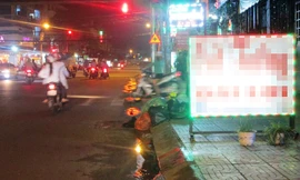 Khu vực thanh niên gục chết bên đường.