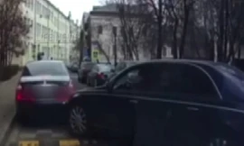 Hi hữu Maybach đâm Maybach tại Nga