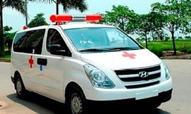 Người phụ nữ miền Tây mua xế hộp chở người bệnh miễn phí