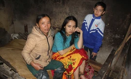 Xót xa cậu bé học giỏi lên xã xin quan tài về chôn cất cha