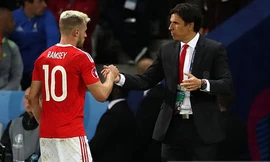 Vắng Ramsey, xứ Wales sẽ phải chơi thiên về thủ