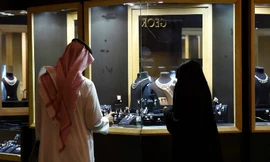 Giá dầu đi xuống khiến giới trung lưu Ả Rập Saudi phải nghĩ đến chuyện... tiết kiệm.