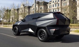 Làm thế nào để tạo ra một mẫu SUV hầm hố, hiếu chiến và đủ độc đáo? Câu trả lời của hãng xe Trung Quốc IAT là kết hợp các đường nét của Lexus LF-NX với những mẫu SUV chống đạn của Dartz. 