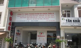 Tám 'bác sĩ' Trung Quốc cởi áo chạy tán loạn, chốt cửa cố thủ