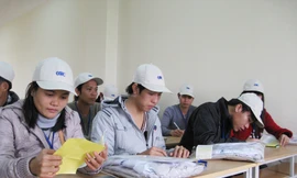 Ngày 5-3, có 50 lao động làm thủ tục xuất cảnh sang Hàn Quốc làm việc Ảnh: Phong Cầm