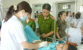 Xông vào chữa cháy, gần 10 chiến sĩ PCCC ngất xỉu