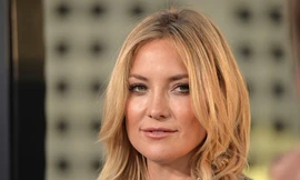 Mỹ nhân có nụ cười tỏa nắng khoe chân thon thả