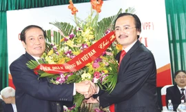 Chủ tịch VFF Nguyễn Trọng Hỷ (trái) đồng ý rằng VPF đã ra đời vội vàng Ảnh: VSI