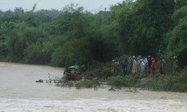 'Hãy để tôi chết chung với cả nhà trong xe'