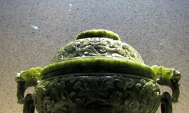 Đỉnh thời Nguyễn làm bằng ngọc xanh xám sẫm