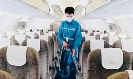 Hơn 2,4 tỷ đồng bị khách bỏ quên trên máy bay