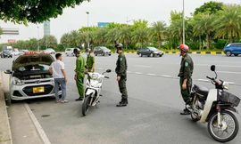 Nhân viên an ninh sân bay Nội Bài bị tài xế taxi dùng tua-vit đâm