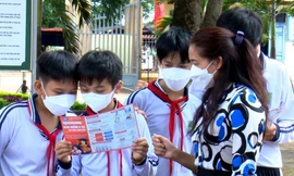 Gia đình giảm áp lực tài chính khi con em tham gia Bảo hiểm y tế