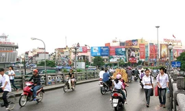 Thành phố bên bờ sông Ka Long