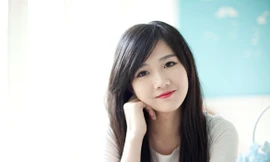 Nữ sinh Việt đẹp như tranh vẽ thạo 3 ngoại ngữ