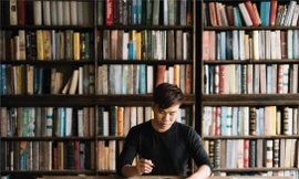 Chàng trai 9X tốt nghiệp trường ĐH Ngoại thương trở thành nghệ sĩ calligraphy hàng đầu