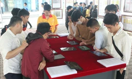 Sinh viên Đà Nẵng xúc động xem tư liệu về quần đảo Hoàng Sa, Trường Sa