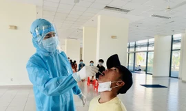 KTX ĐHQG TP. HCM Xét nghiệm COVID-19 với hàng chục sinh viên đến từ vùng dịch 