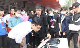 Xem sinh viên năm nhất sáng tạo tại Ngày hội Kỹ thuật trường ĐH Bách khoa (ĐHQG TP. HCM)