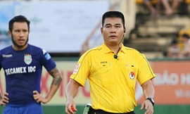 Trọng tài Hoàng Phạm Công Khanh ở mùa giải 2017. Ảnh: Zing