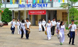 Ðồng phục học sinh Trường THPT Hồ Thị Kỷ (Cà Mau)