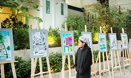Triển lãm ký họa Ký ức Hà Nội về các KTT đang bày tại Ngon Garden 70 Nguyễn Du. Ảnh: BTC