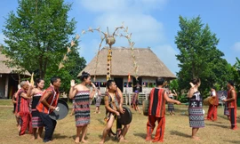 Hoạt động tại Làng Văn hóa - Du lịch các dân tộc Việt Nam chưa thu hút được nhiều du khách. Ảnh: Ngọc Châu