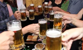 Theo Bộ Y tế, phí tổn kinh tế do rượu, bia ước tính khoảng 65 nghìn tỷ đồng. Ảnh minh họa.