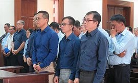 Các bị cáo tại tòa hôm 12/12 Ảnh: Tân Châu