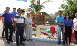 Khánh thành cầu Hy vọng tại xã Long Giang (Chợ Mới, An Giang) Ảnh: H.H 