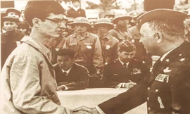 Ông Chenoweth được trao trả về nước ngày 15/3/1973. Ảnh: T.L