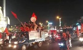 Tuyển Việt Nam vào chung kết AFF Cup: Cả nước đêm không ngủ