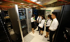 Kiểm toán Nhà nước thực hiện việc kiểm toán hệ thống công nghệ thông tin liên quan đến lập báo cáo tài chính năm 2016 tại Ngân hàng Vietcombank. Ảnh: Như Ý