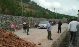 Vì sao Quảng Ninh đổ đất chặn đường?