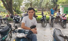 Trong khuôn mặt Nguyễn Văn Thuận vẫn còn những chiếc đinh sau một tai nạn