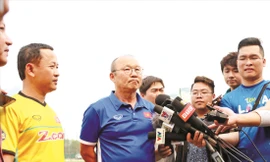 HLV Park Hang Seo sẽ được tăng lương nhưng cũng chịu chỉ tiêu nặng khi tái ký hợp đồng với VFF Ảnh: VS
