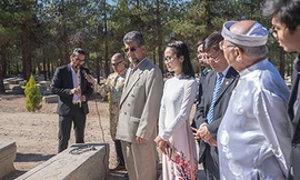 Thiêng liêng, trang trọng trước mộ Alexandre de Rhodes